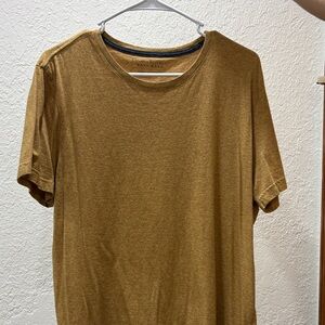 Banana Republic Men's Tan Short Sleeve Tee